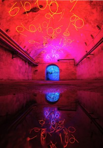 "Tunnel of Tears" ein Werk von Keith Sonnier (Sammlung des Zentrums für Internationale Lichtkunst Unna). Foto: www.frankvinken.com