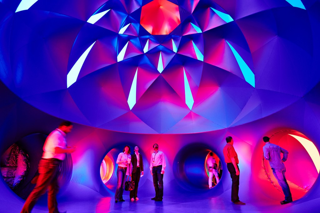 Das Luminarium bietet ein Erlebnis aus Licht und Farbe. Foto: Brillux