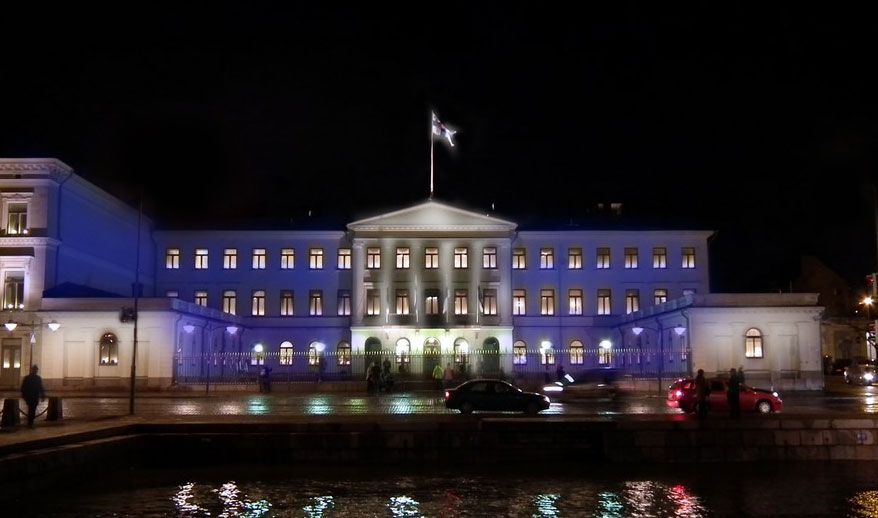 Die Fassaden des Rathauses, der schwedischen Botschaft, dem Obersten Gericht und dem Präsidentenpalast direkt am Meer werden beleuchtet. Foto: conceptual image