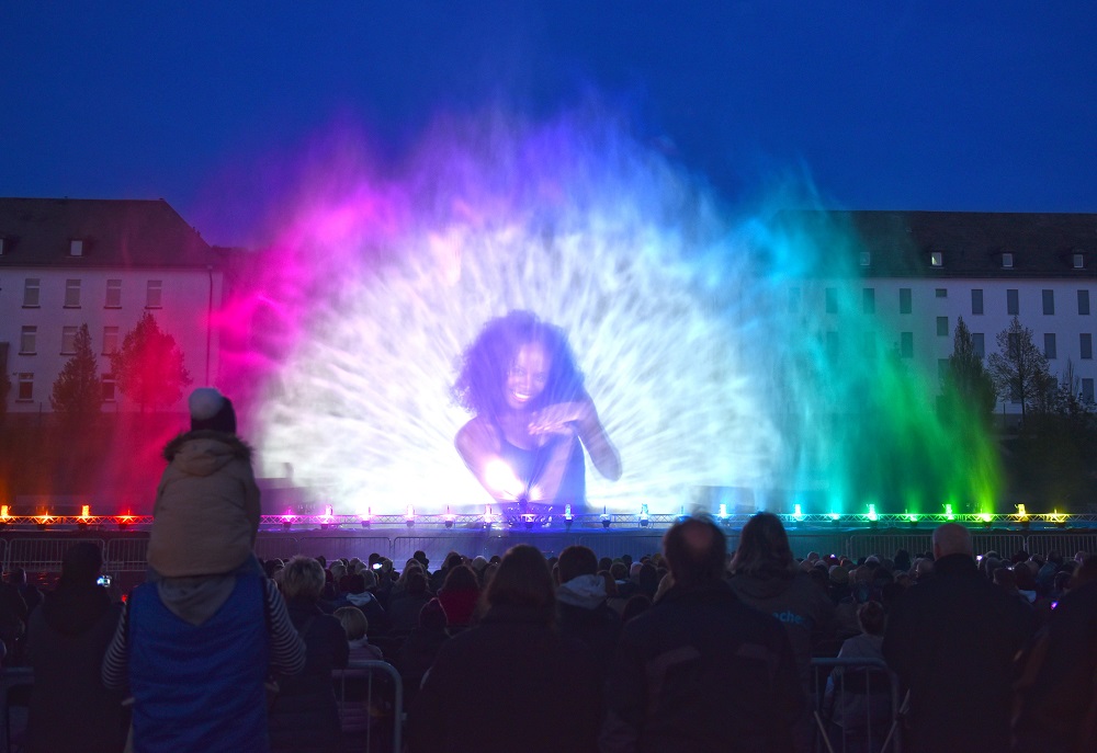 Milliarden Wassertropfen und Lasertechnik ergeben eine Super-Show. Foto: Martin Büdenbender